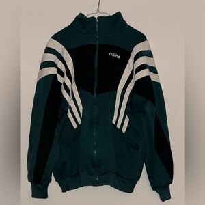 I’m selling a dark green Adidas zip up! It’s a LARGE in MENS.